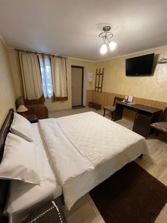 Guest House Sunrise Kamianets-Podilskyi Exterior foto