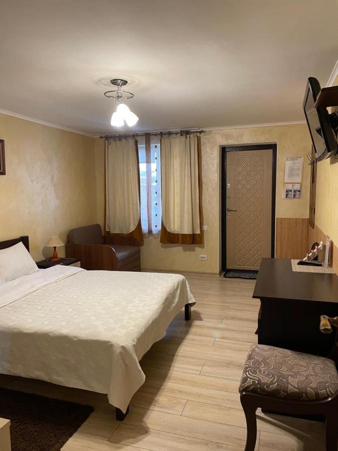 Guest House Sunrise Kamianets-Podilskyi Exterior foto